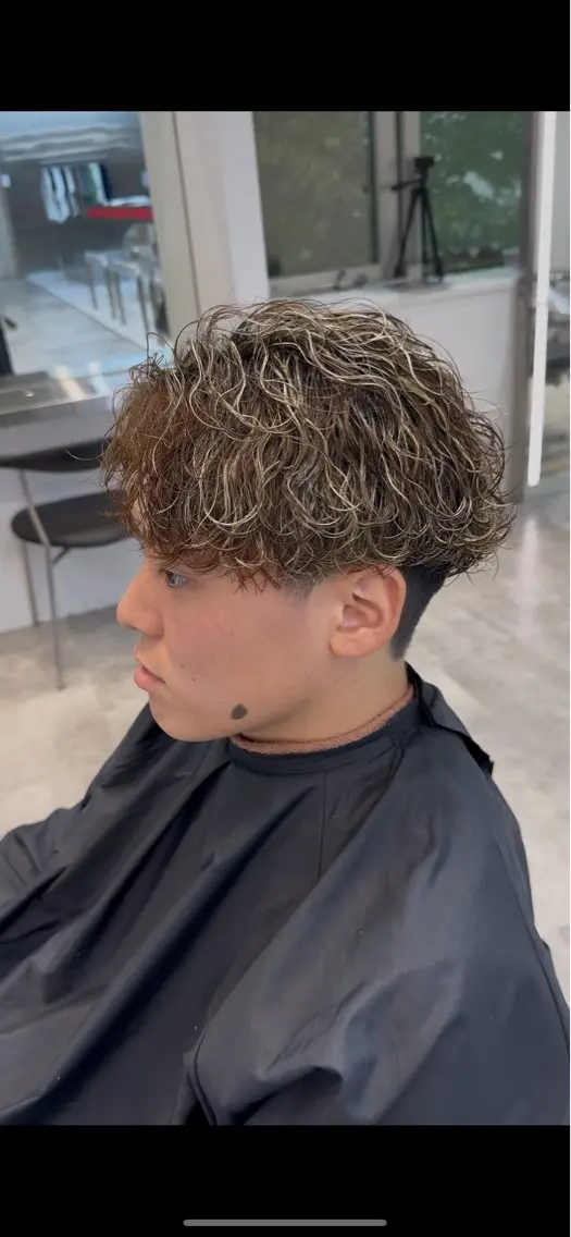 ショート カラー パーマ メンズ カット ヘアカラー パーマ fifth park 六反穂 龍介のヘアスタイル