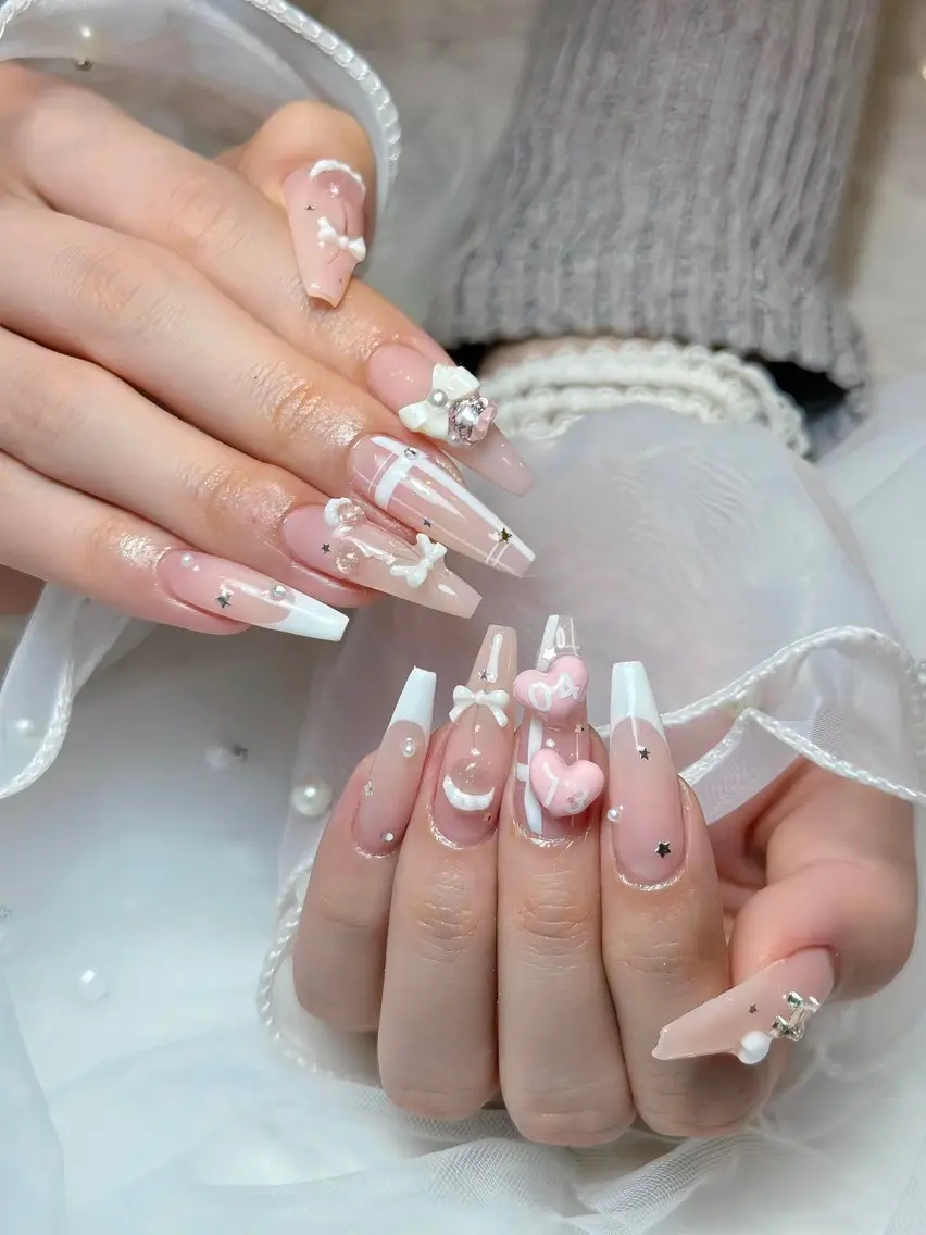 ネイル チークネイル ドット フレンチネイル グラデーション ハート Eli Muse 新宿ネイルのネイルデザイン