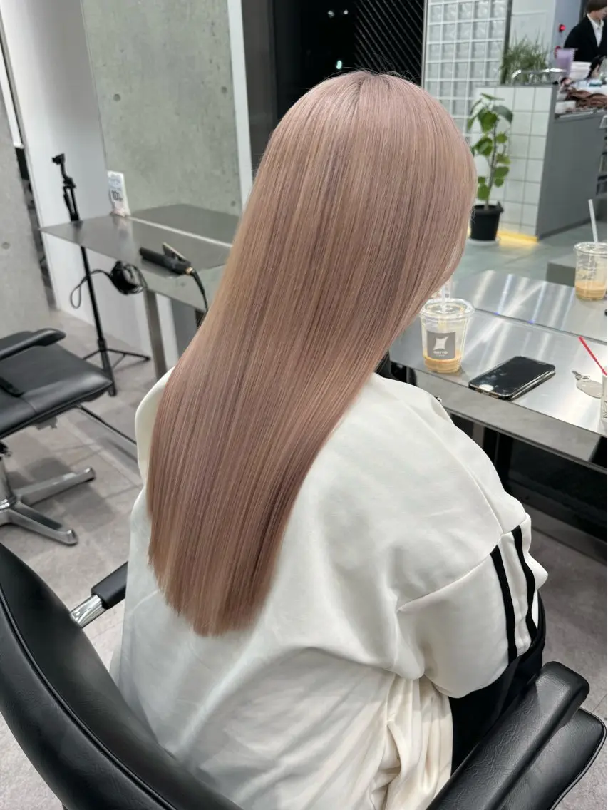 ロング ハイトーン💎 ホワイトベージュ坪谷のヘアスタイル