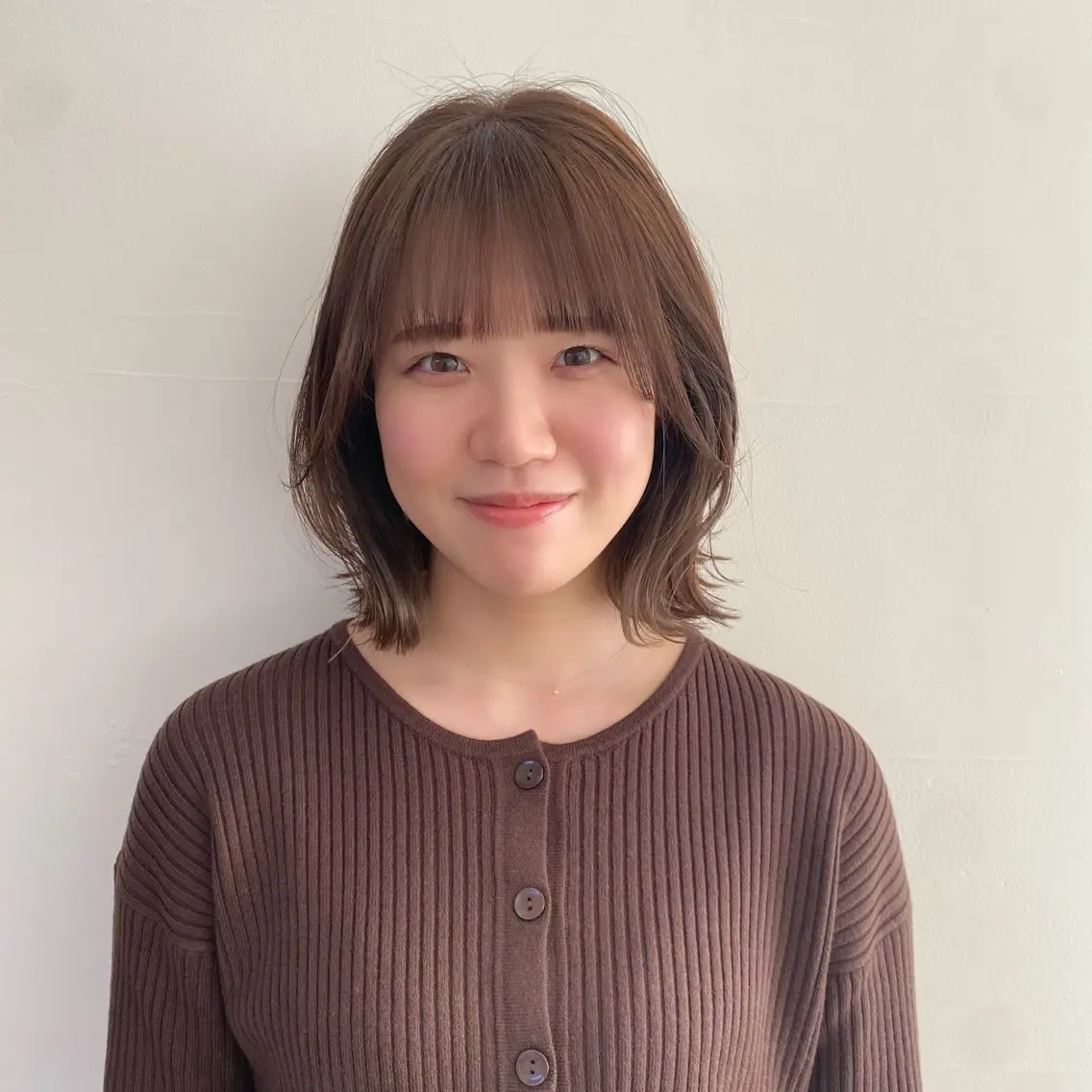 ミディアム くびれヘア 顔周りカット レイヤーカット neu. reinaのヘアスタイル
