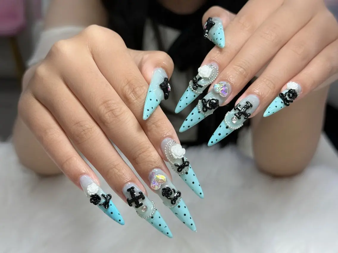 ネイル AURA NAIL 上前津のネイルデザイン