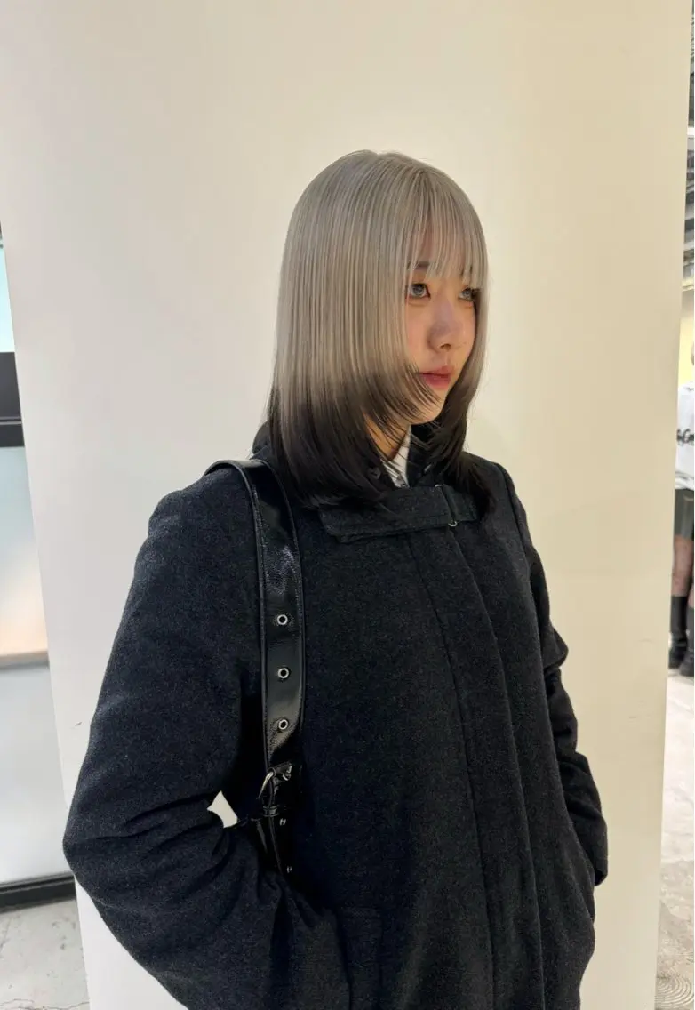 カラー 黒染め落とし ムラ修正　ハイトーンのヘアスタイル