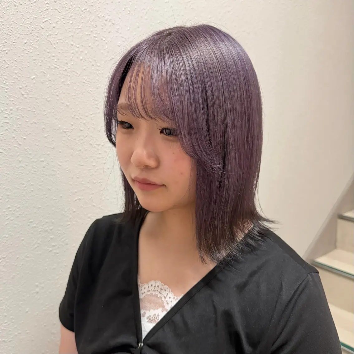 カラー ブリーチ ヘアカラー サハラ クルミのヘアスタイル