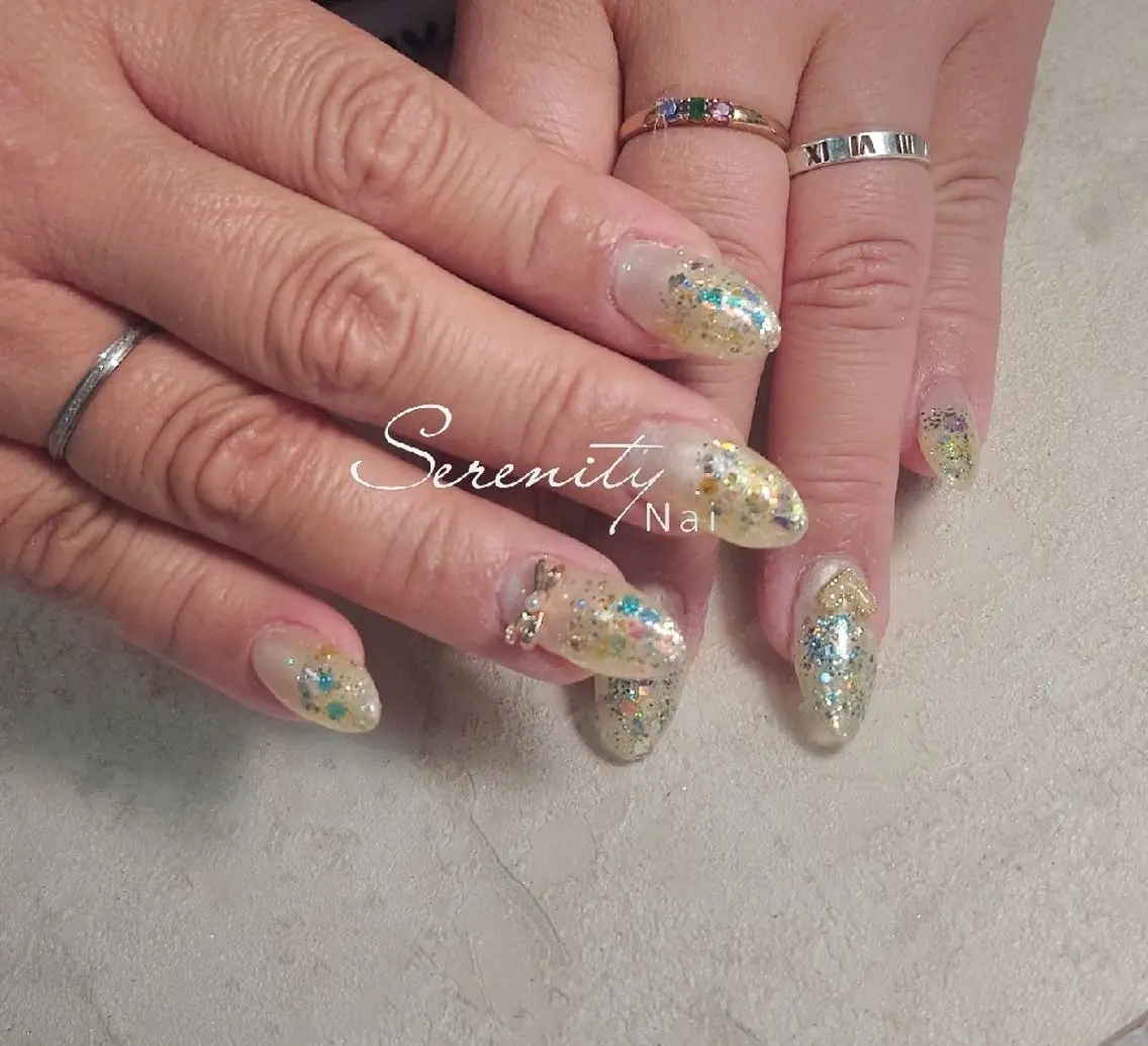 ネイル キラキラネイル 持ち込み 黄色 ハンドネイル nail  serenityのネイルデザイン