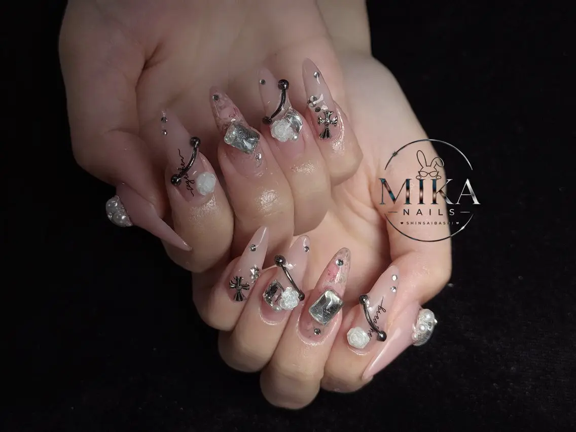 ネイル ガーリー キラキラネイル 韓国ネイル ロングネイル シンプルネイル ハンドネイル 🦊Genie🦊 Mika Nailsのネイルデザイン
