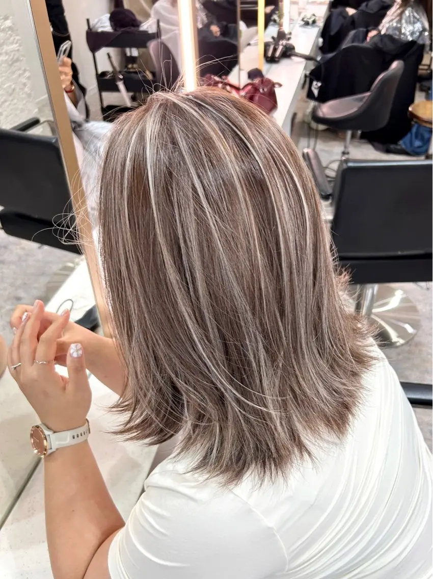 ミディアム カラー ハイライト白髪ぼかし メンズパーマ渋谷のヘアスタイル