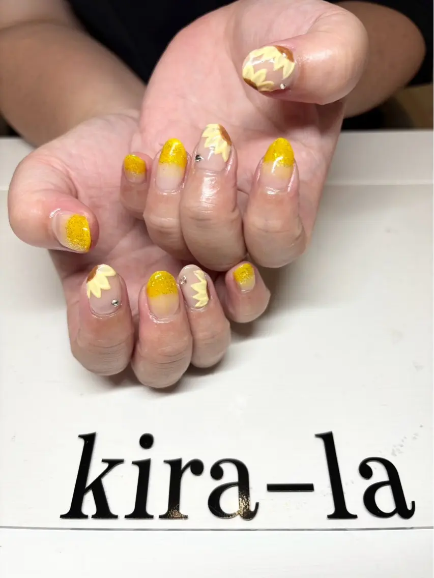 ネイル アートネイル ラメ(グリッター) 黄色 kira-la キララ･:*..のネイルデザイン