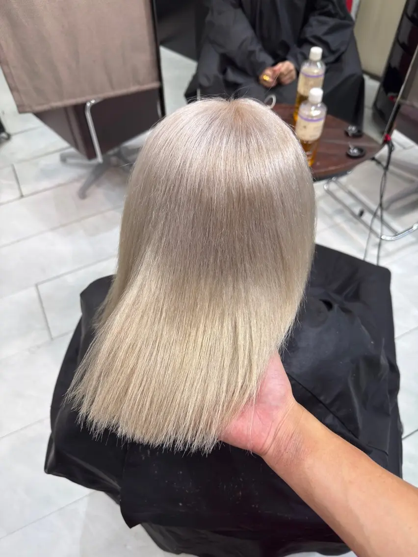 ロング カラー ベージュカラー ブリーチ ブロンド ケアブリーチ 透明感カラー ヘアカラー Lima/ハイトー ン/ブリーチ/心斎橋のヘアスタイル