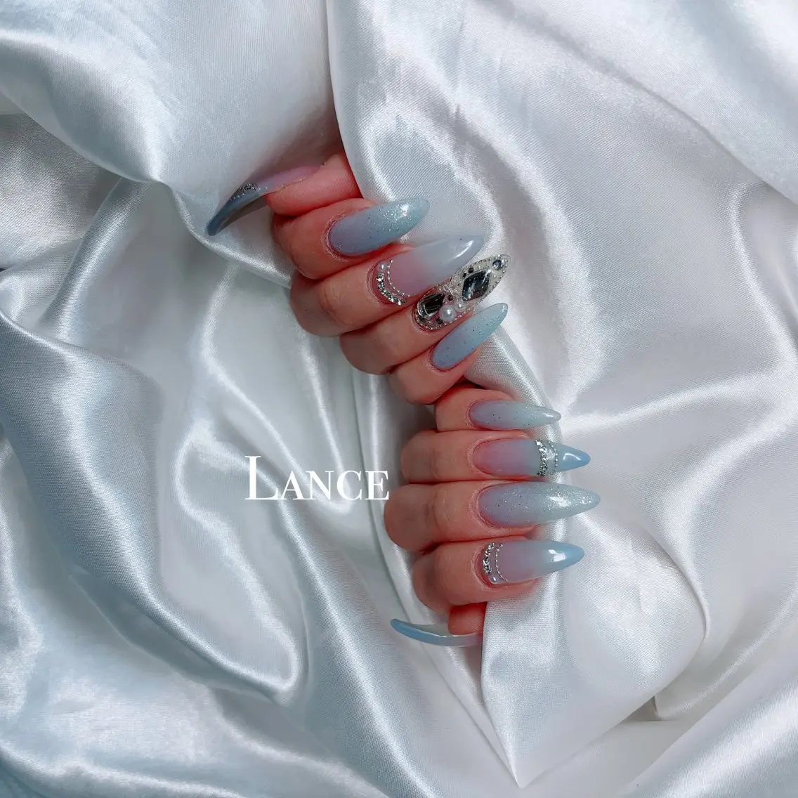 ネイル オーロラネイル フットネイル 氷ネイル・うるうるネイル キラキラネイル 韓国ネイル Lance nailのネイルデザイン