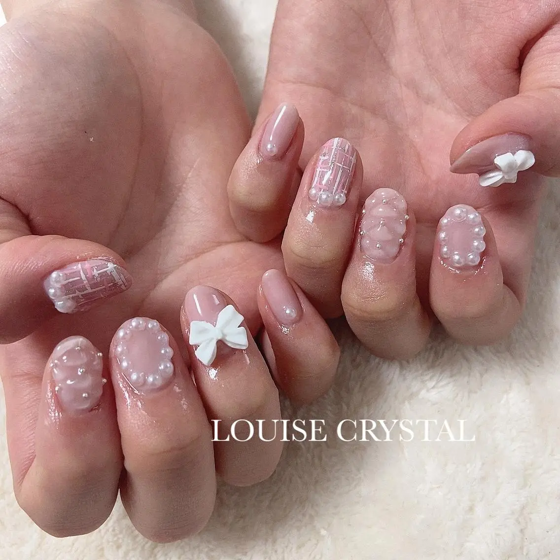 ネイル ハンドネイル LOUISE CRYSTALのネイルデザイン