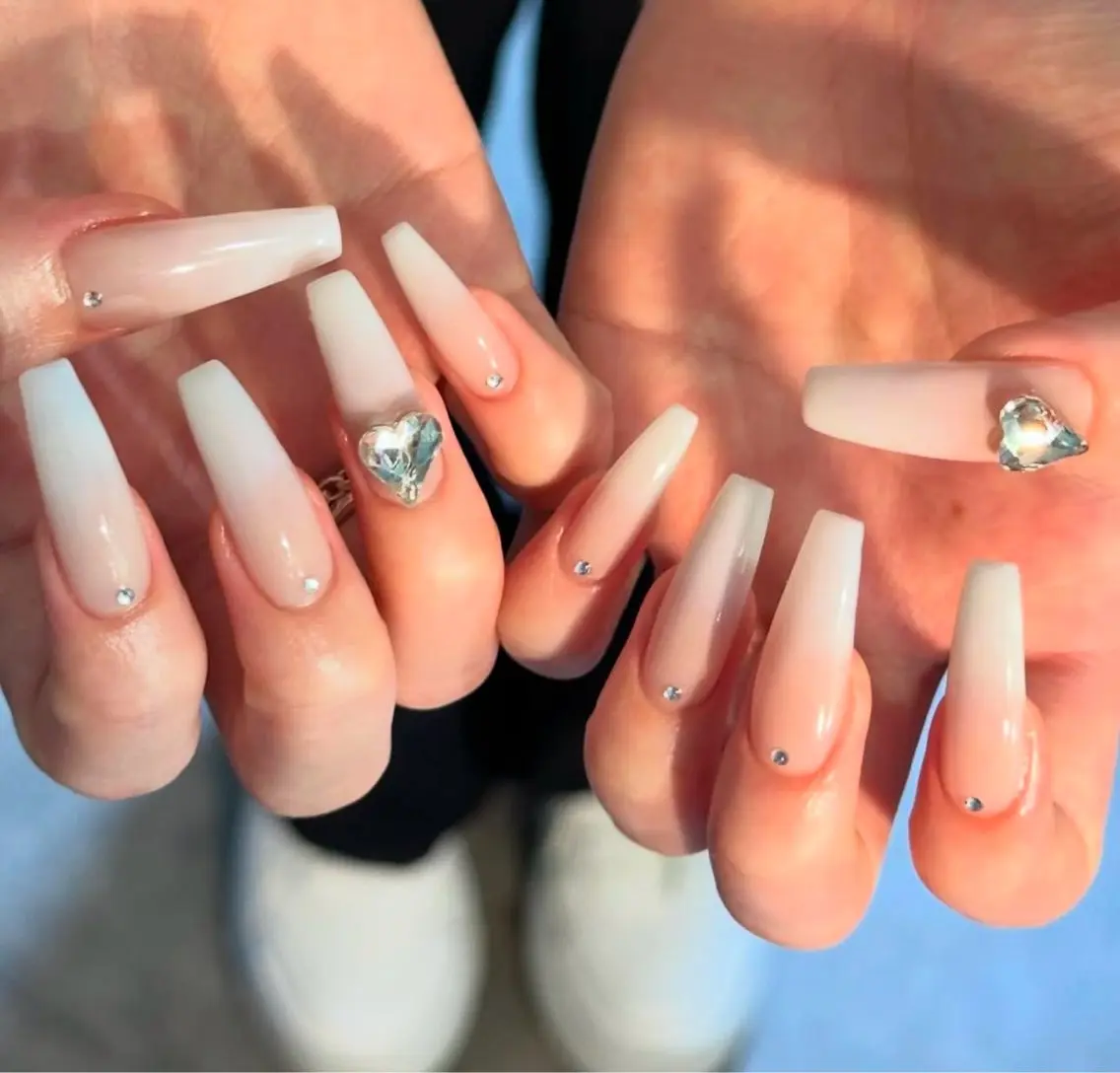ネイル グラデーション キラキラネイル ワンカラーネイル 冬ネイル Jenn Nail Salonのネイルデザイン