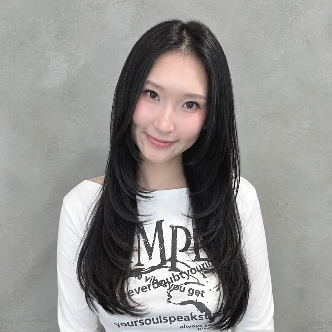 ロング カラー ロングレイヤー 黒髪 くびれヘア 顔まわりレイヤー 韓国風ヘア カット ヘアカラー トリートメント レイヤーカット/透明 感カラー/遠藤惟斗のヘアスタイル