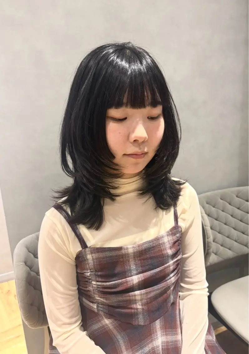 ミディアム 中野 栞里のヘアスタイル