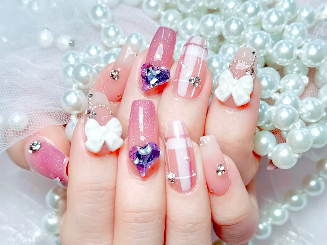 ネイル オーロラネイル チークネイル 長さ出し フットネイル フレンチネイル ハンドネイル ハンドケア lily nailのネイルデザイン