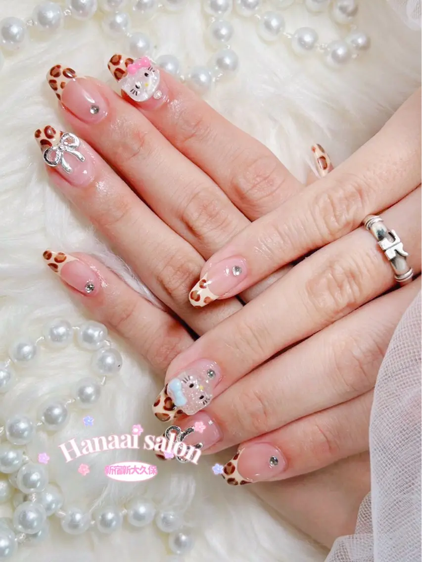 ミディアム ハンドネイル Hanaai Salon新宿店のネイルデザイン