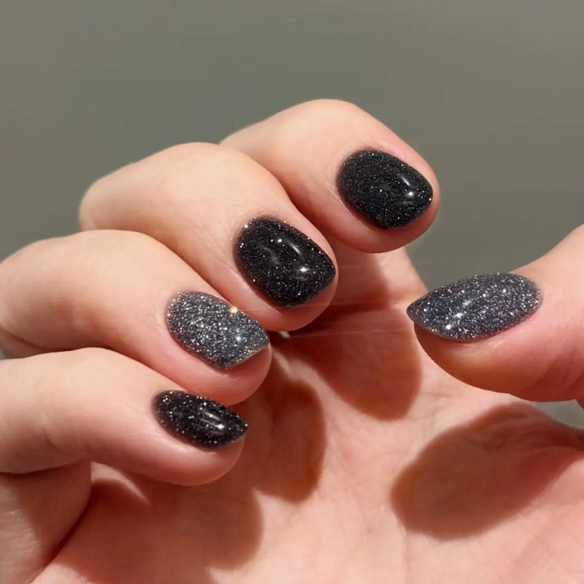 ネイル キラキラネイル ラメ(グリッター) ショートネイル Aura Nail ✨リリ✨のネイルデザイン