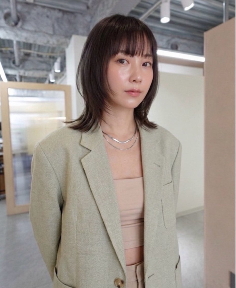 ミディアム カラー ミディアムレイヤー レイヤーカット カット ヘアカラー トリートメント 大村 優奈のヘアスタイル