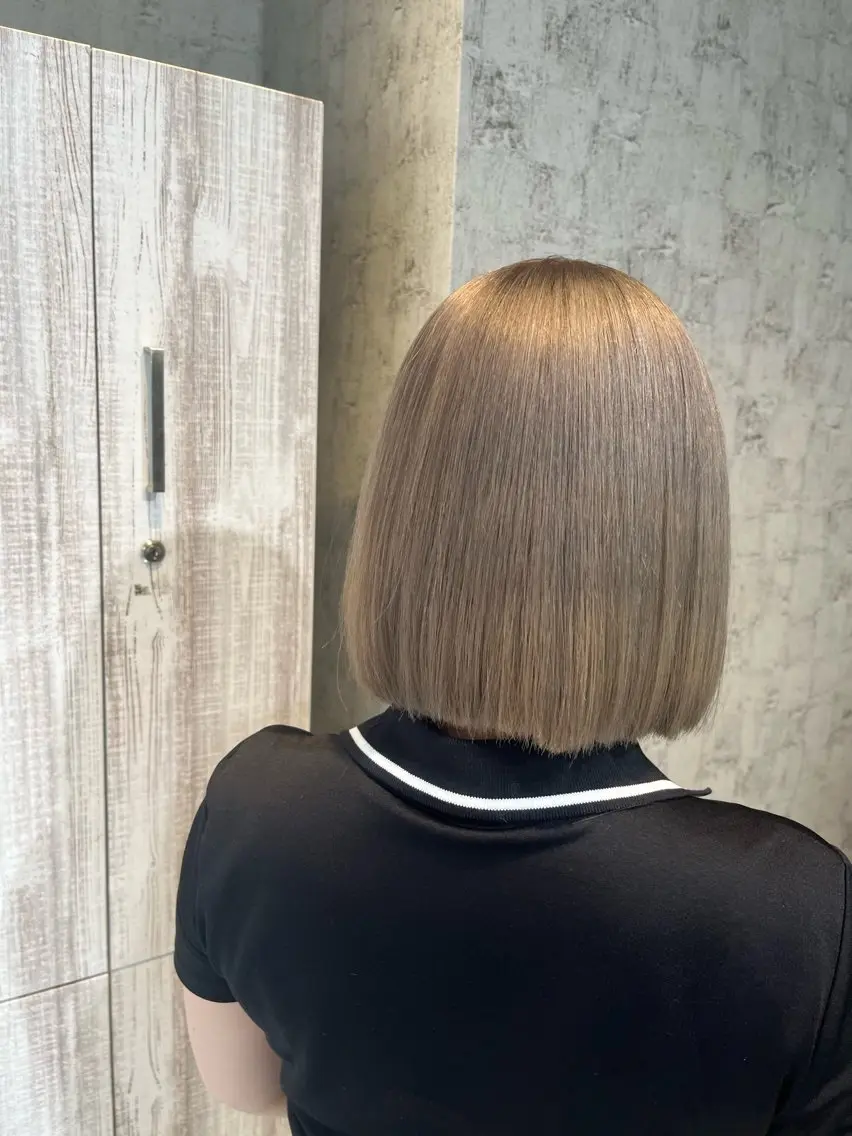 ミディアム カラー アッシュ ベージュカラー ブリーチ ブロンド ケアブリーチ ヘアカラー ✨髪質改善カラー✨ ななみのヘアスタイル