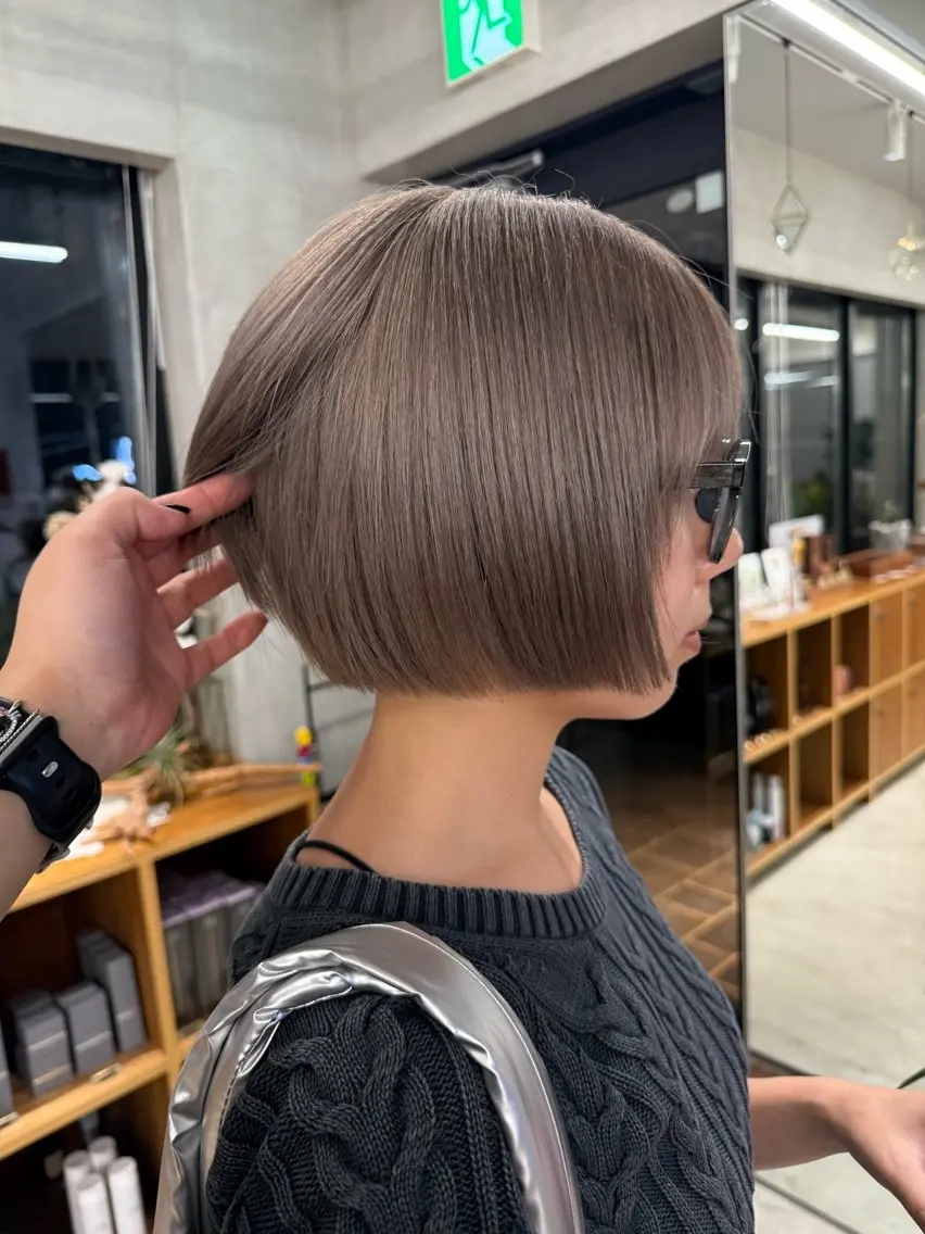 ショート カラー カット ヘアカラー サカモト ナオミのヘアスタイル