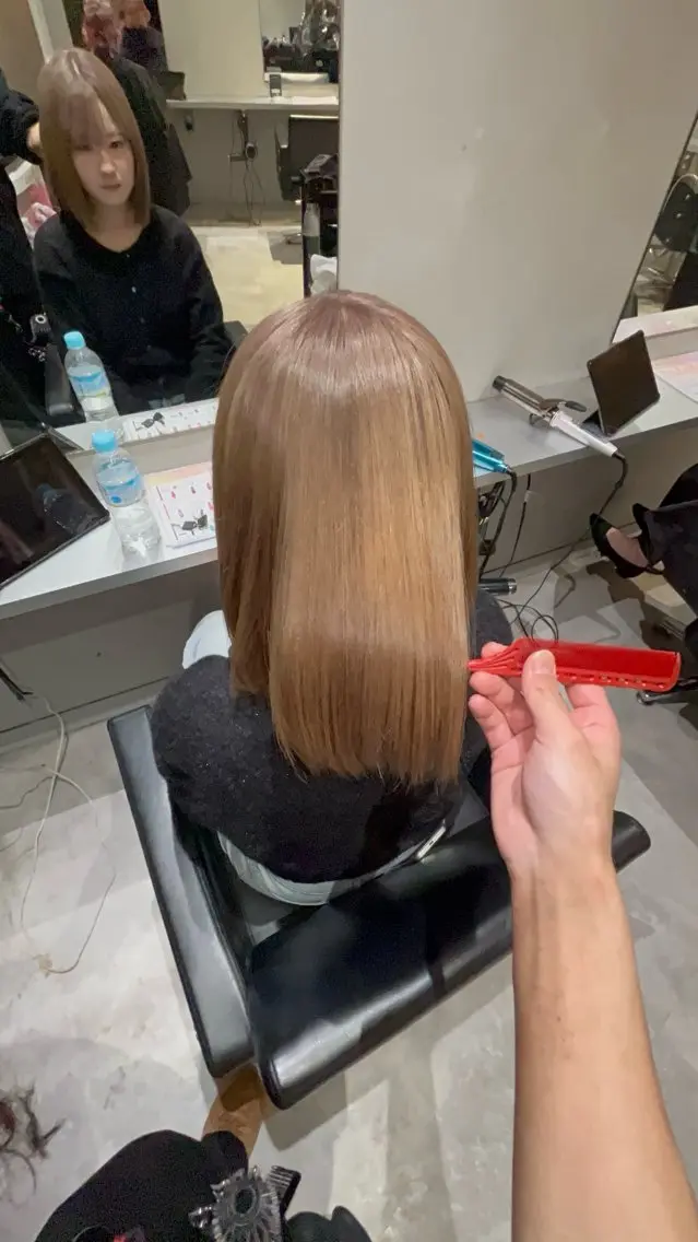 ミディアム カラー ベージュカラー ミルクティーベージュ カット ヘアカラー トリートメント レイヤー/ブリーチ/ エクステ💫ひかるのヘアスタイル