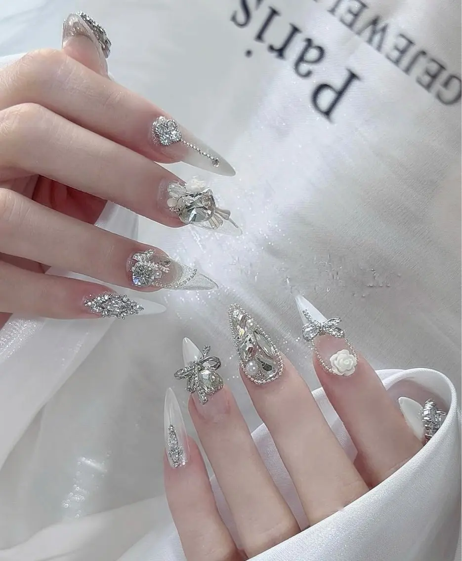 ネイル アートネイル ボルドー フレンチネイル ジェルネイル 氷ネイル・うるうるネイル ハンドネイル Julie NailSalonのネイルデザイン