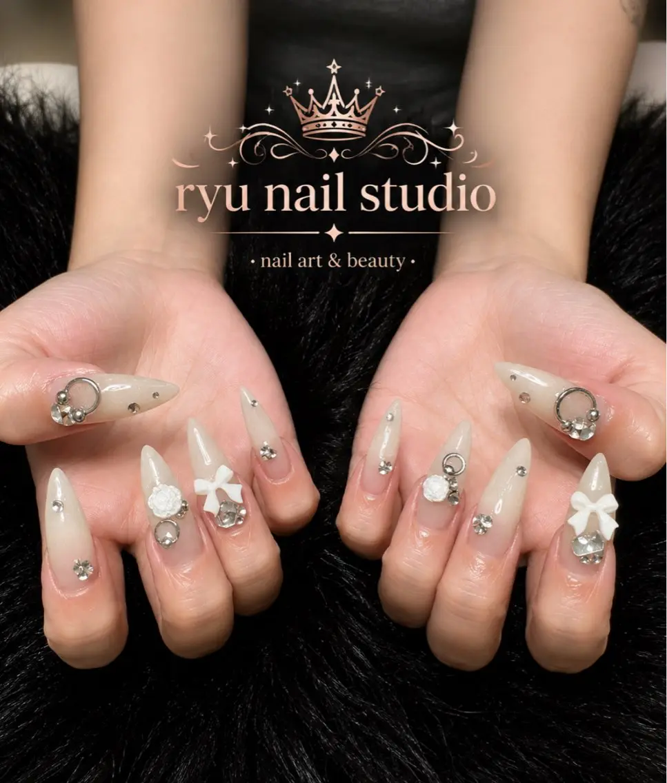 ネイル アートネイル フレンチネイル ジェルネイル キラキラネイル ニュアンスネイル ハンドネイル Ryu Nail YukiChanのネイルデザイン