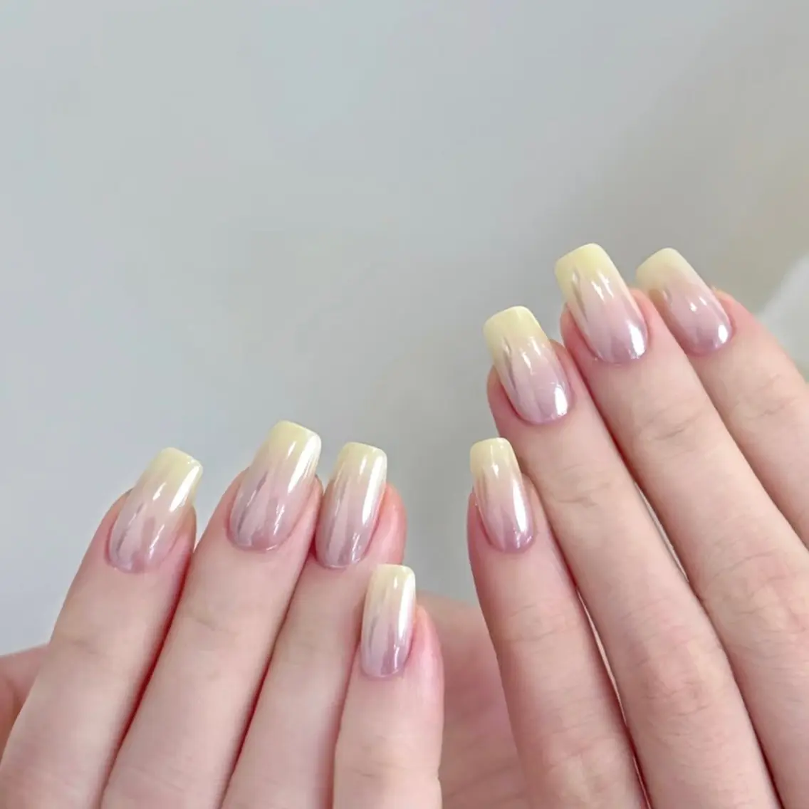 ネイル フレンチネイル ジェルネイル ガーリー グラデーション キラキラネイル Liora nailのネイルデザイン