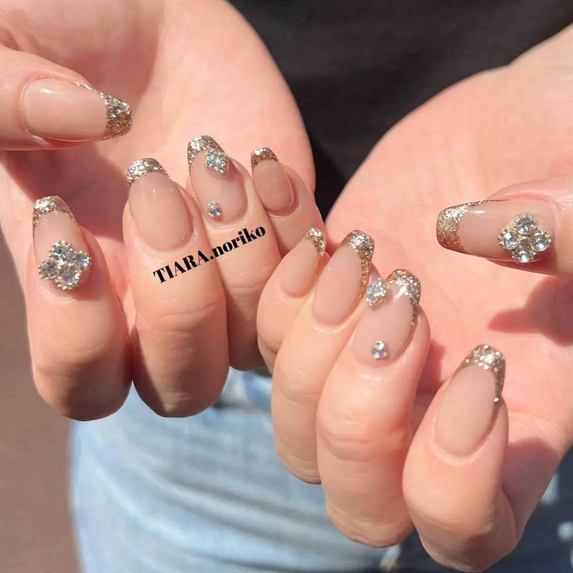 ネイル フレンチネイル キラキラネイル 韓国ネイル ワンカラーネイル ストーンネイル TIARA💅🏻 NORIKOのネイルデザイン