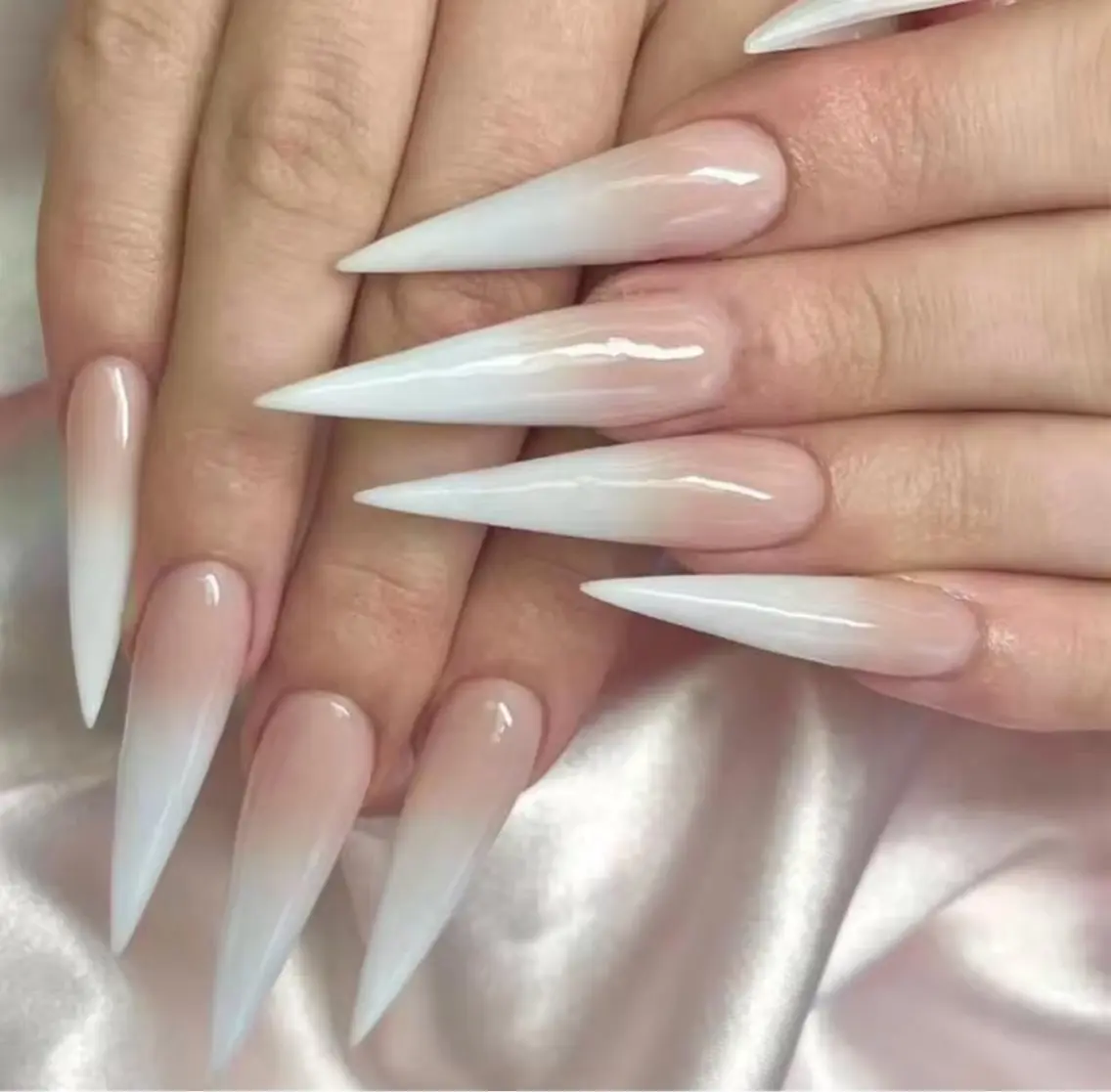 ネイル オーロラネイル クリアネイル フレンチネイル ジェルネイル ガーリー ハンドネイル Sakura Nail Salonのネイルデザイン