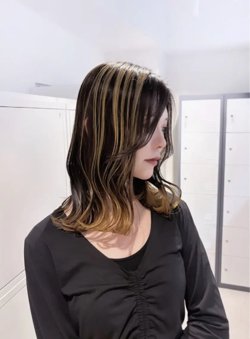 ミディアム ニトウ レイナのヘアスタイル