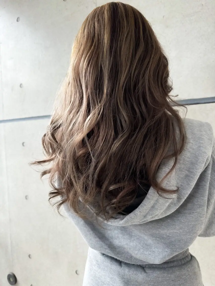 ロング カラー バレイヤージュ レイヤーカット 椎葉 祐也のヘアスタイル