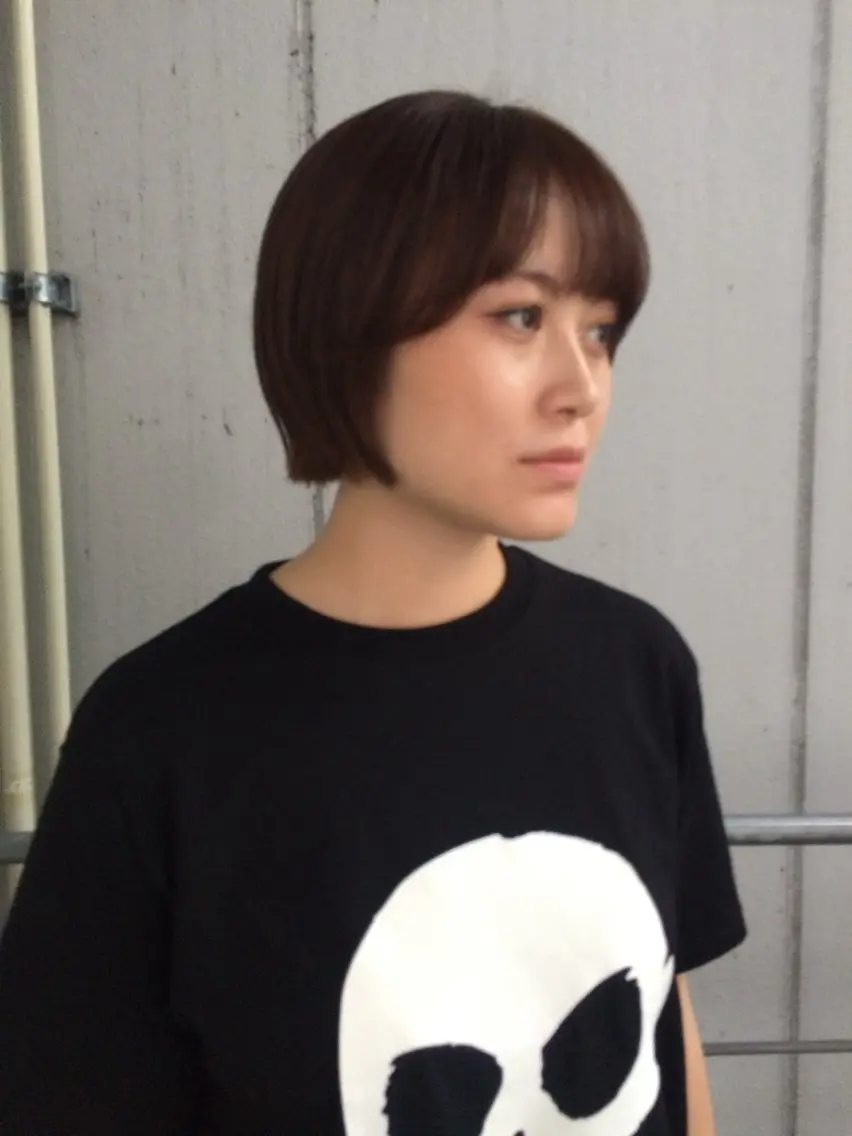 ショート カラー ボブ 顔周りカット 縮毛矯正 カット ヘアカラー 杏華レイヤー/ パーマ/ハイトーンのヘアスタイル