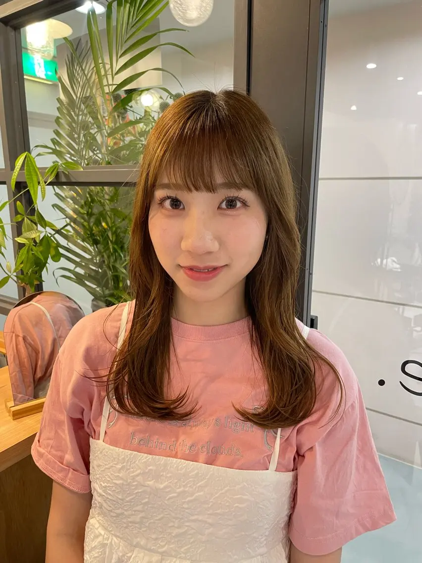 セミロング レイヤーカット BELLA ナナカのヘアスタイル