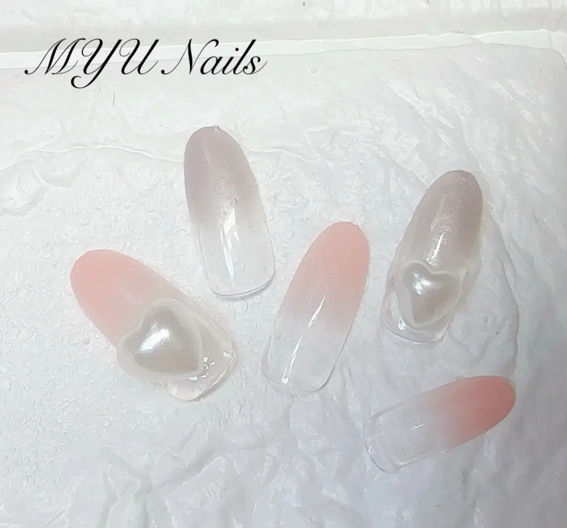 ネイル ジェルネイル ハート 持ち込み パラジェル ニュアンスネイル🌈 MYU Nailsのネイルデザイン