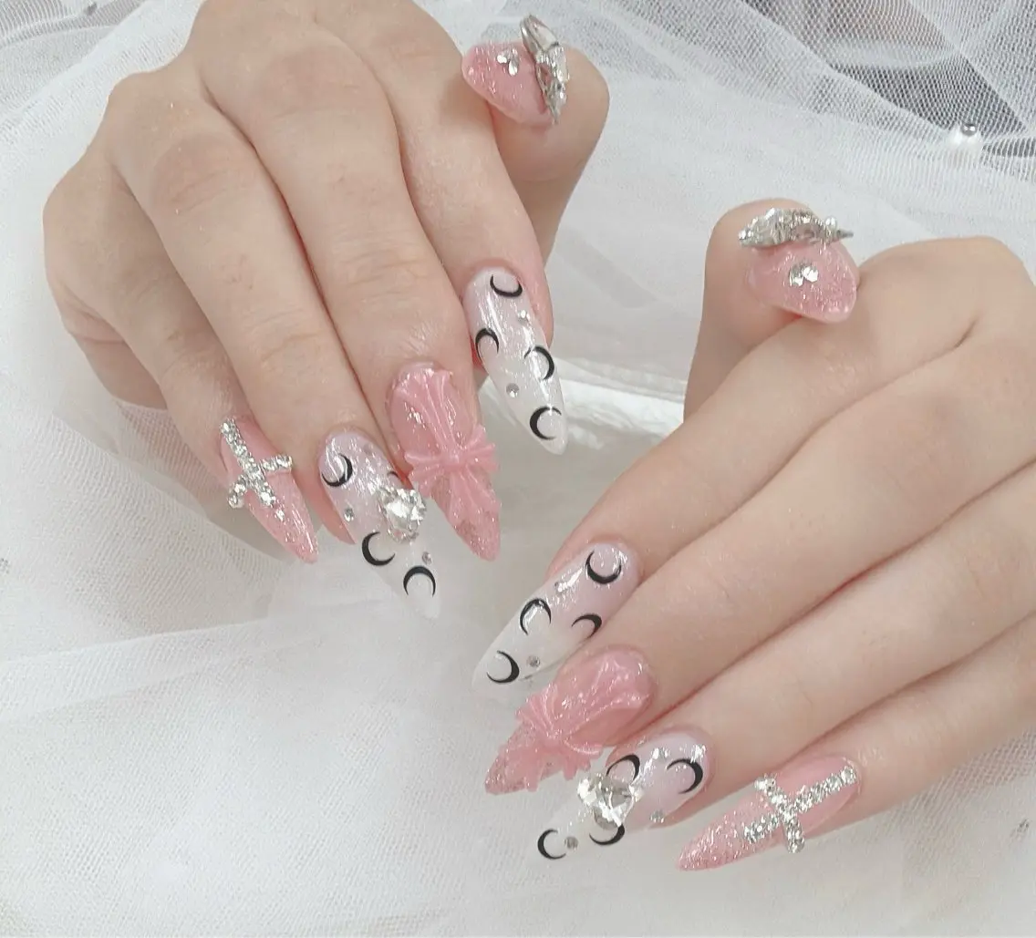 ネイル アートネイル オーロラネイル ボルドー チークネイル フレンチネイル ハンドネイル Sakura Nail Salonのネイルデザイン
