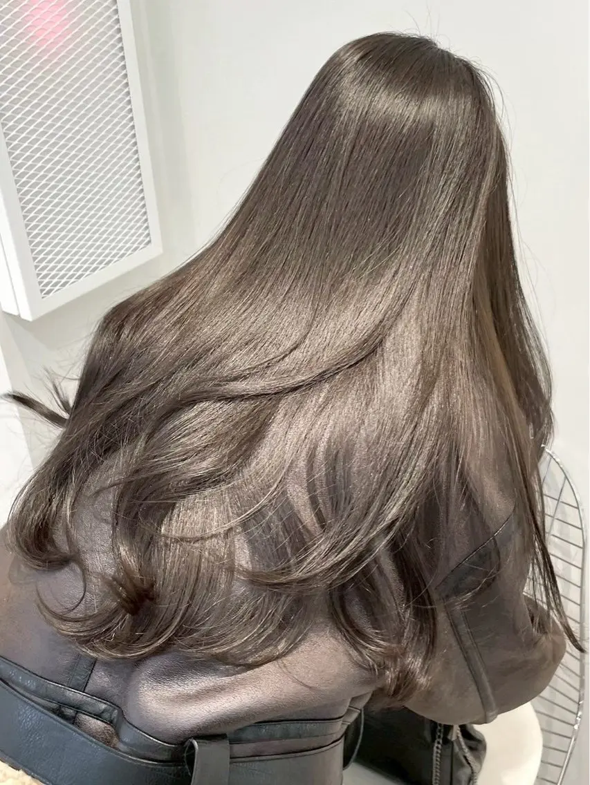 ロング kotone🤍 グレージュのヘアスタイル