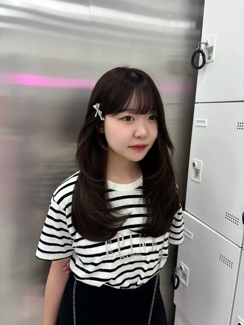 ロング カラー 抜け感レイヤー︴ ニュアンスカラーのヘアスタイル
