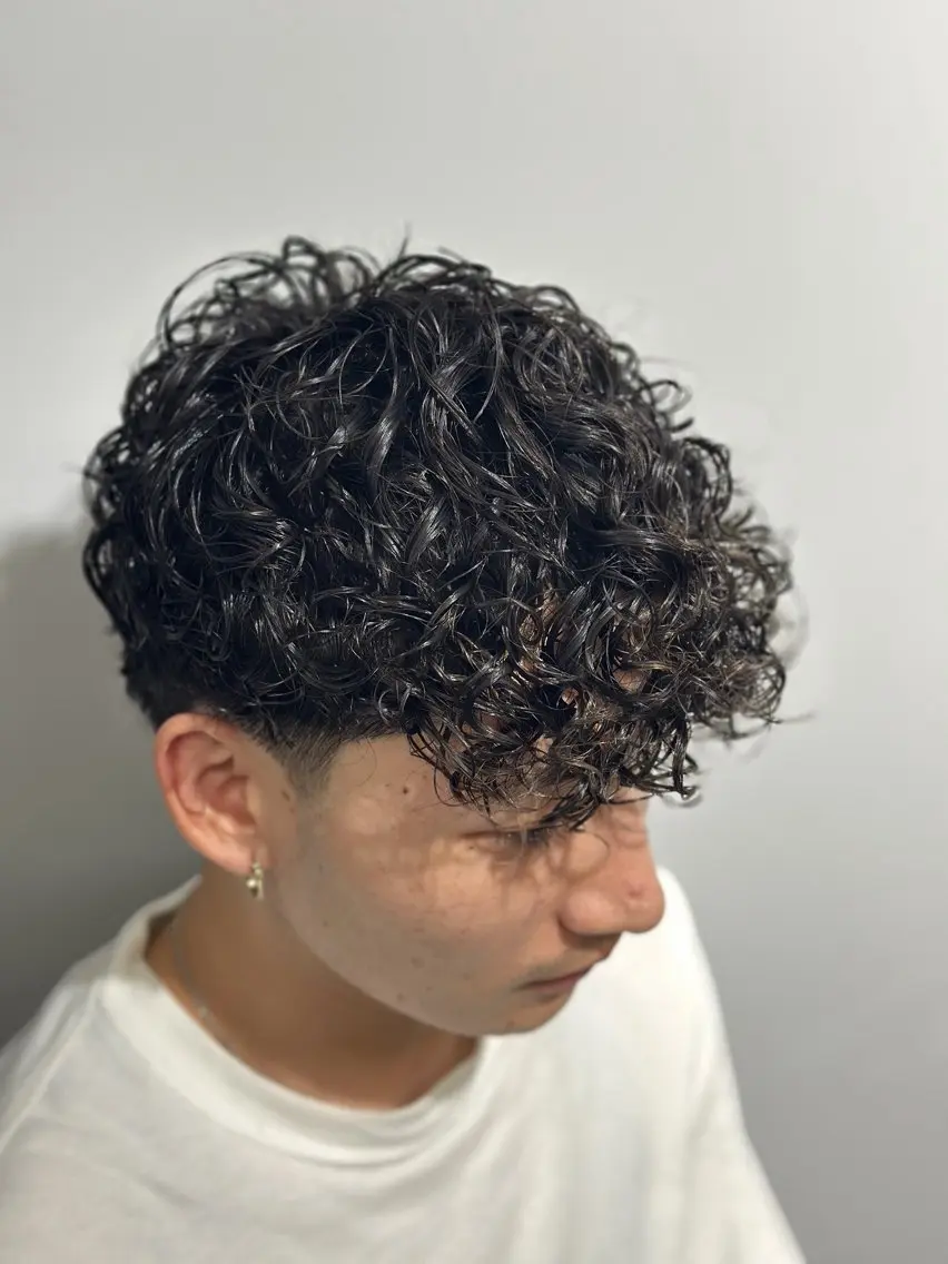ショート パーマ メンズ スペインカール パーマ ヘアセット 西川 流星のヘアスタイル