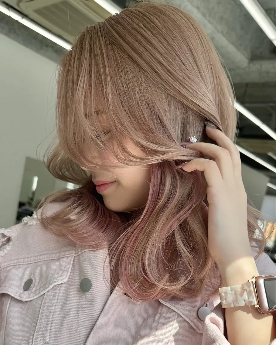 セミロング カラー アッシュ アッシュグレー アッシュグレージュ ベージュカラー ブリーチ 佐藤 まいらのヘアスタイル