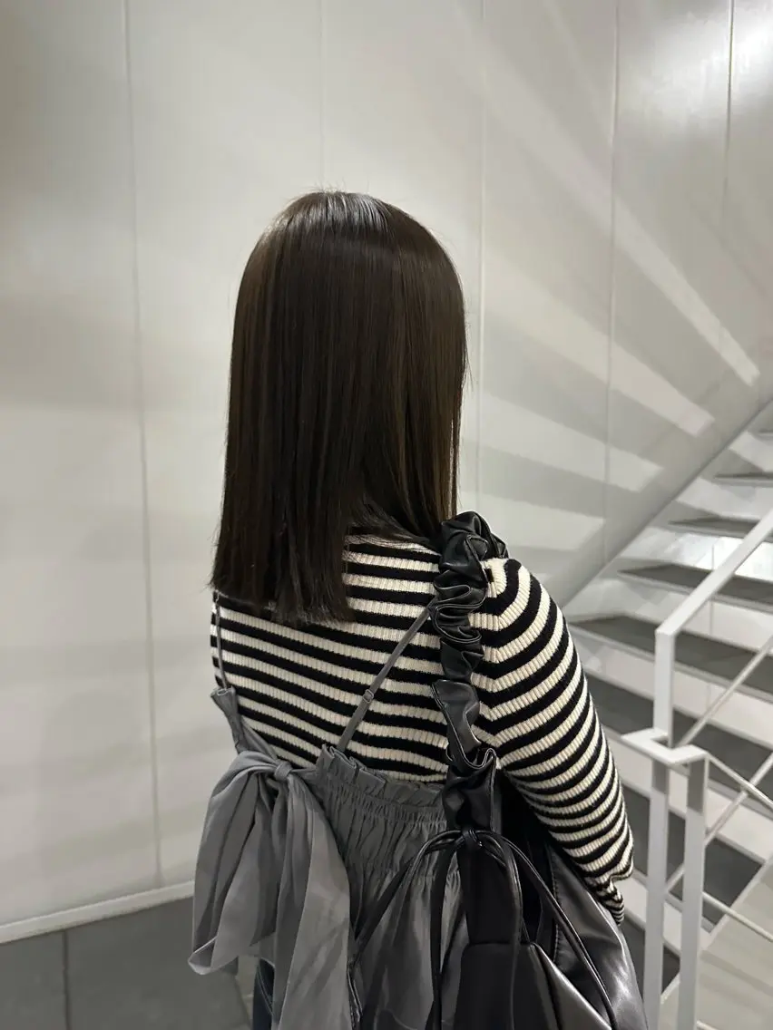 セミロング カラー ブラウンカラー オリーブブラウン カット ヘアカラー トリートメント MEG ✨のヘアスタイル