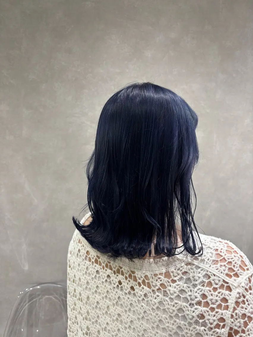 ミディアム カラー ブルーカラー カット ヘアカラー regalo Acari🍎のヘアスタイル