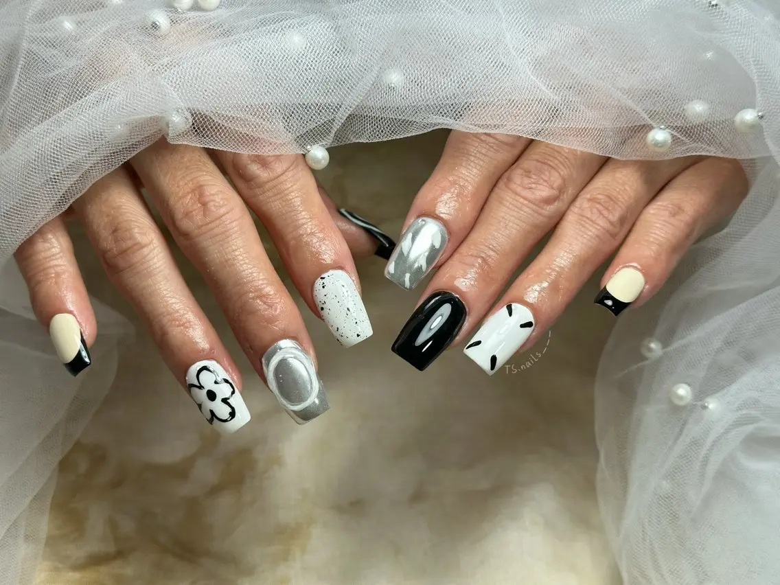 ネイル キラキラネイル マグネットネイル 持ち込み シンプルネイル ハンドネイル フットネイル ハンドケア TS. nails___のネイルデザイン