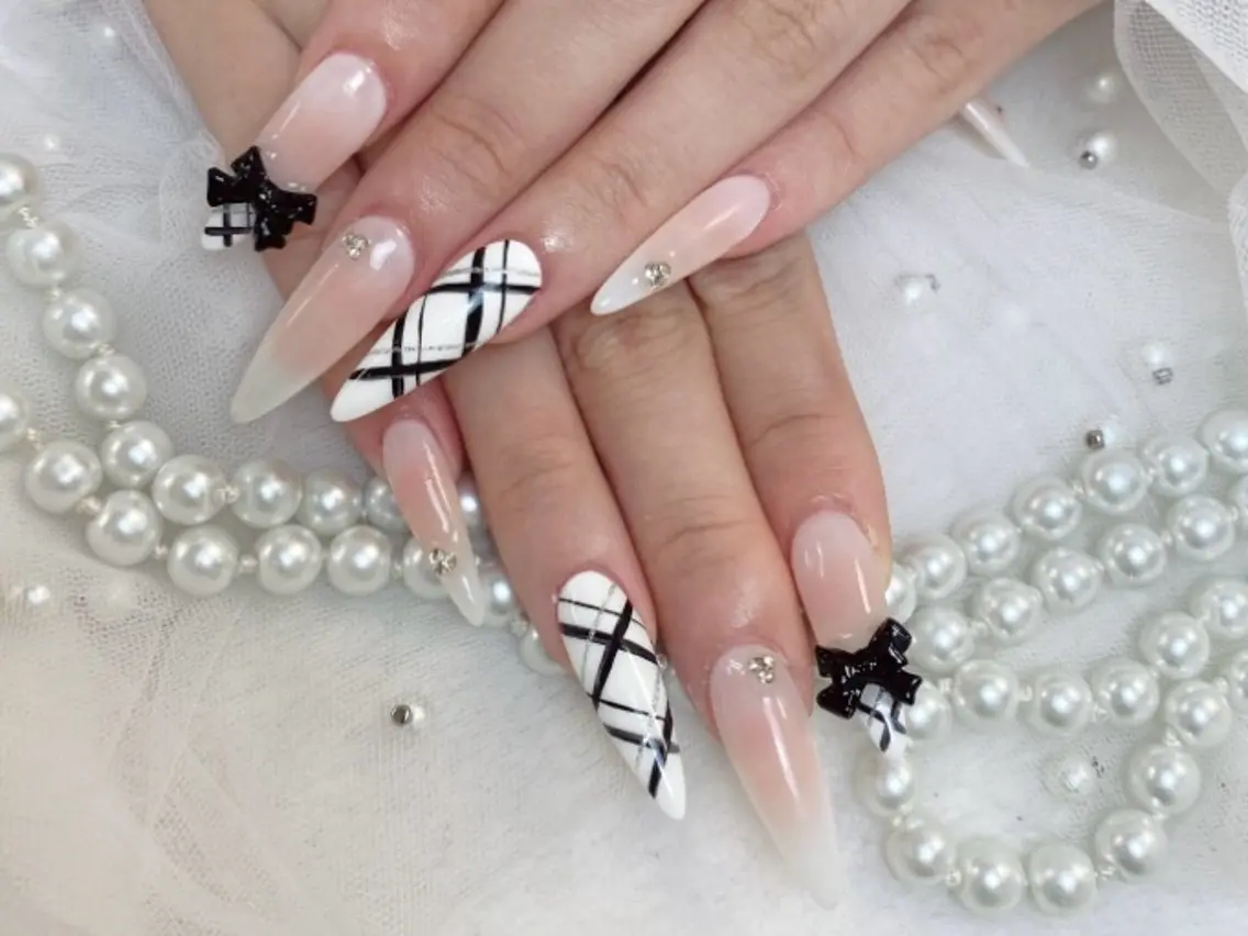 ネイル ジェルネイル 韓国ネイル マグネットネイル 持ち込み ワンカラーネイル ハンドネイル ハンドケア R1🎀Nail💕 池袋東口店のネイルデザイン