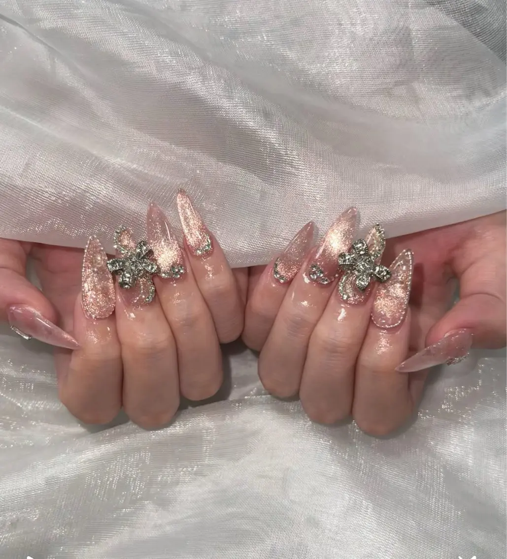 ネイル オーロラネイル クリアネイル フラッシュネイル ジェルネイル グラデーション ハンドネイル Amee Nail Salonのネイルデザイン