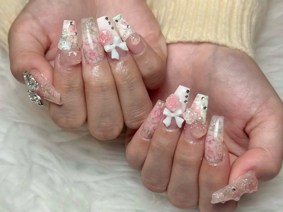 ネイル チークネイル ドット フレンチネイル グラデーション ハート Eli Muse 新宿ネイルのネイルデザイン