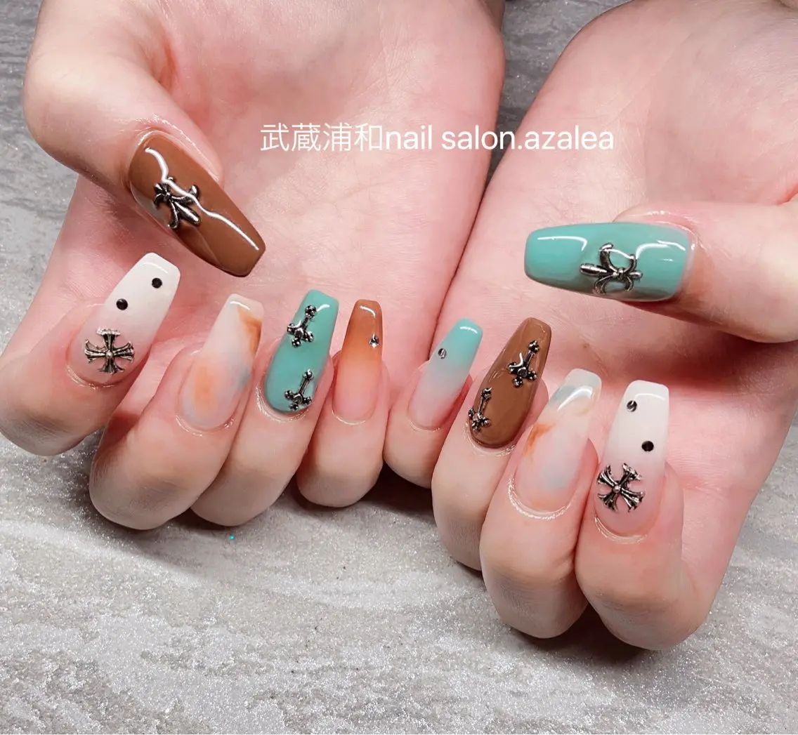 ネイル ハンドネイル R inのネイルデザイン