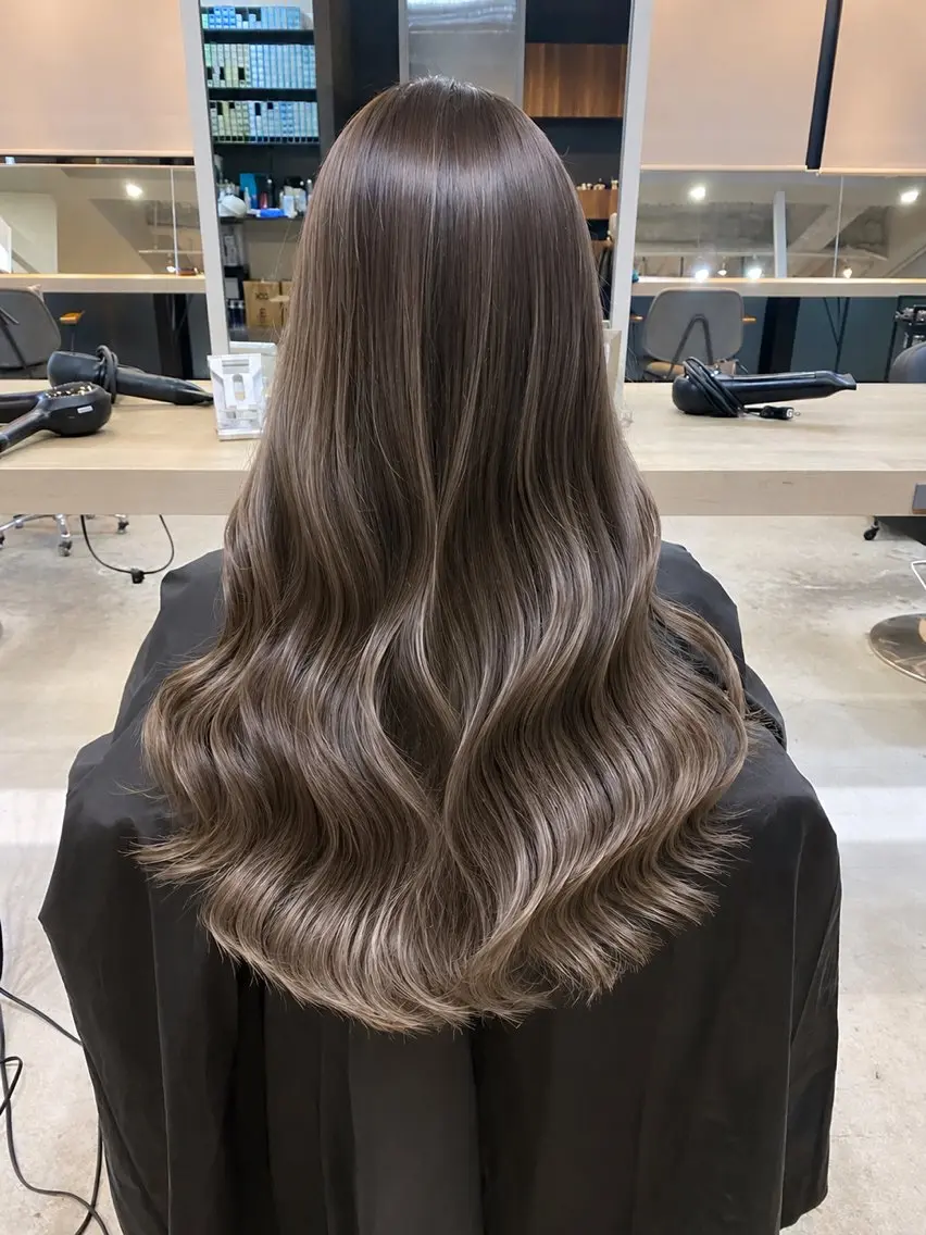カラー グレージュ ハイライトカラー ヘアカラー 才田 まりなのヘアスタイル