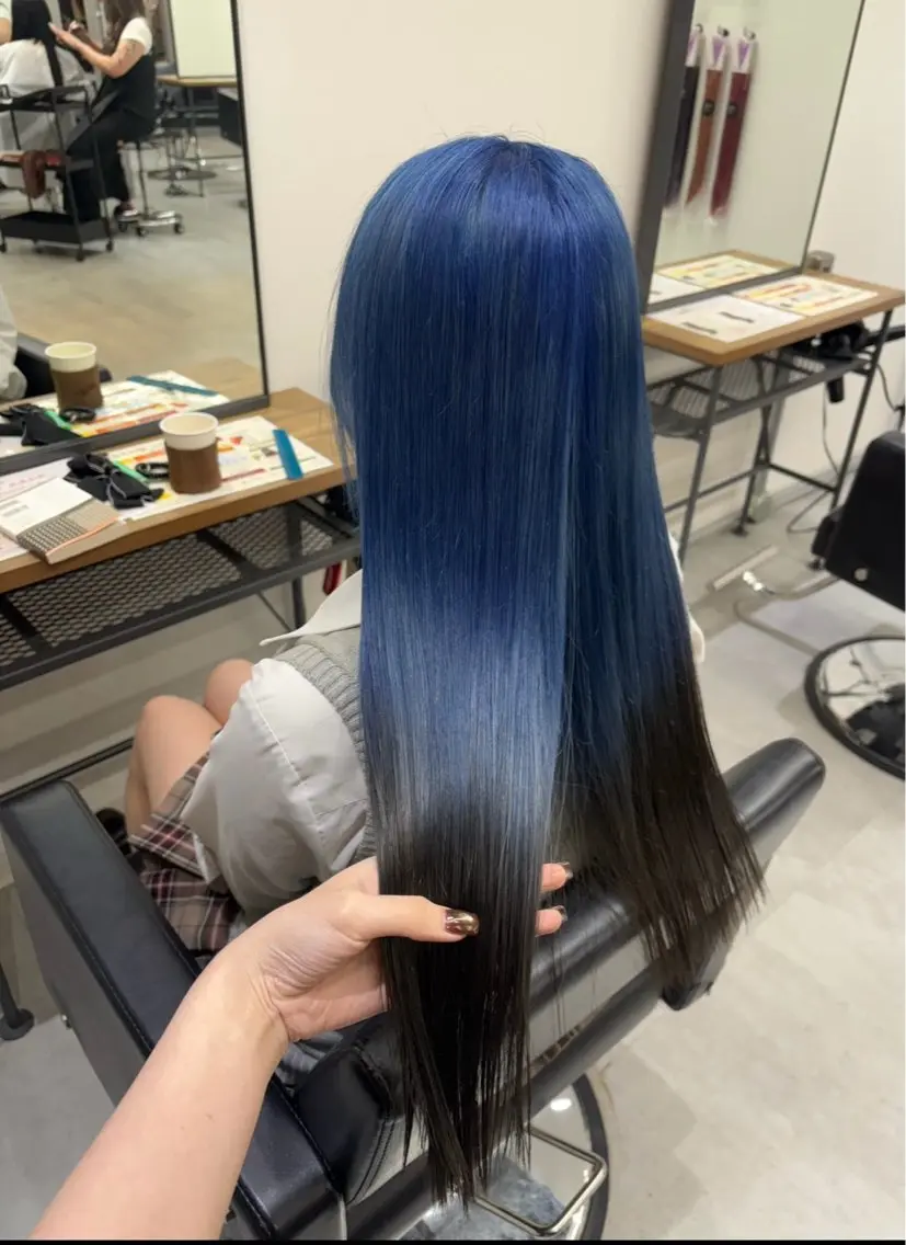 ロング カラー 黒髪 ブルーカラー デザインカラー ネイビーカラー ヘアカラー ENA💗NEXT /ハイトーンエクステのヘアスタイル