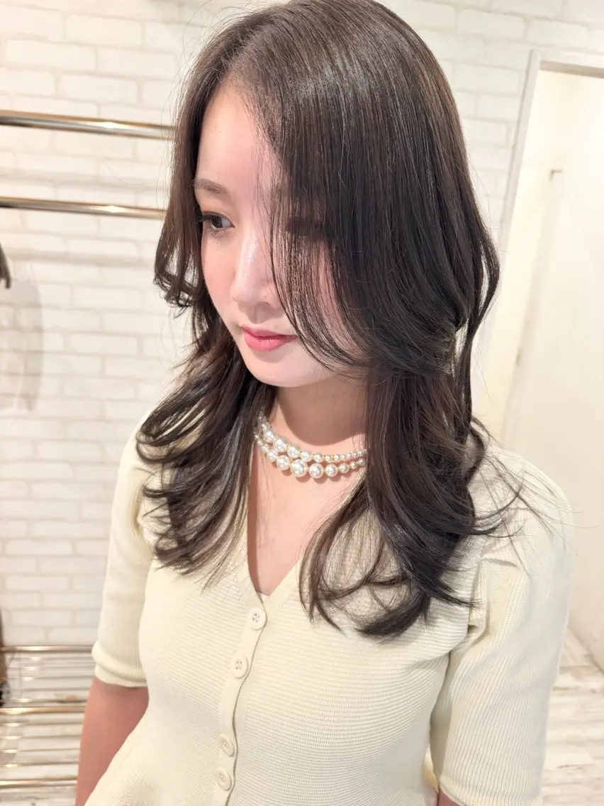 カラー 透明感カラー オリーブグレー abilita HARUKAのヘアスタイル