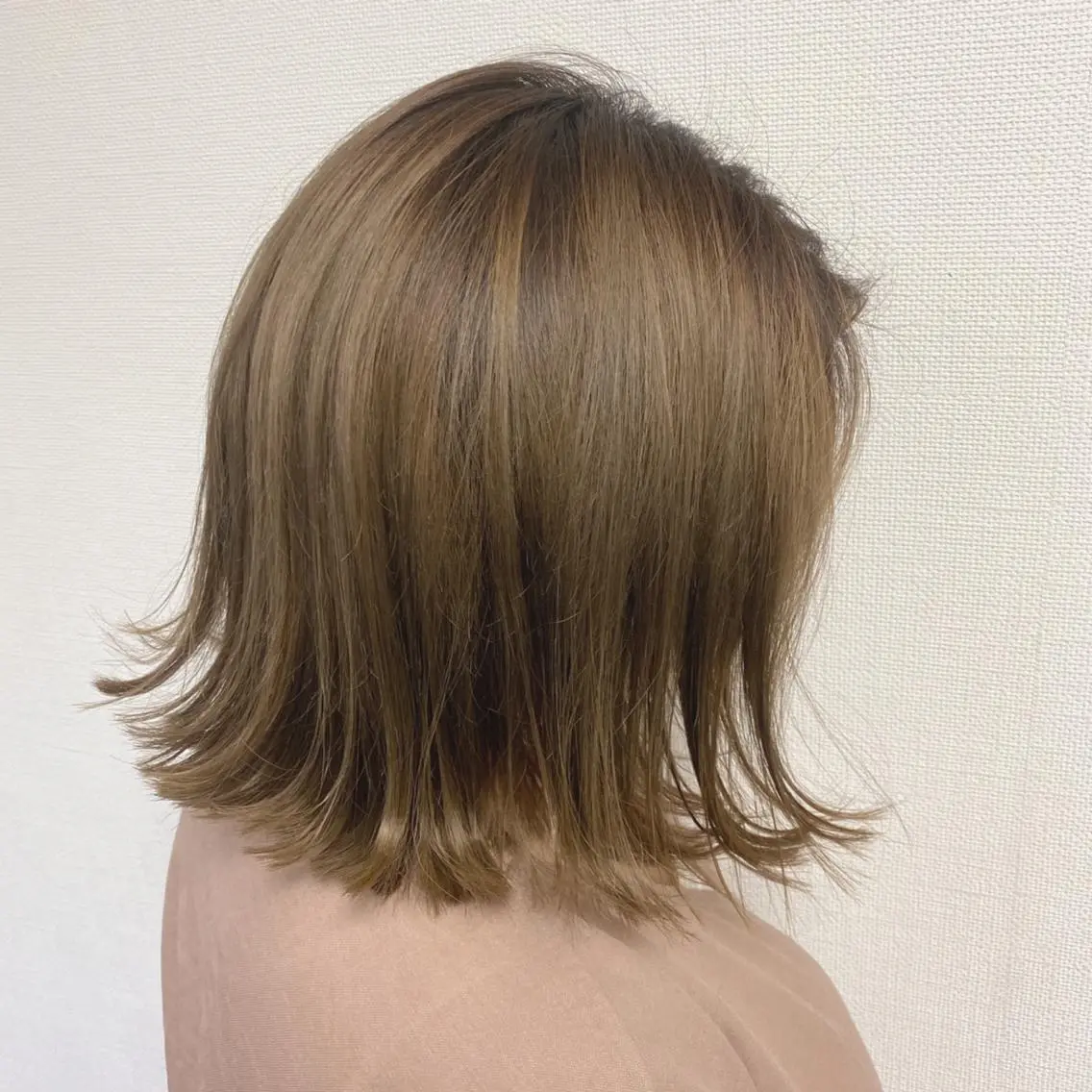 ミディアム カラー ベージュカラー ブリーチ オリーブベージュ ヘアカラー トリートメント ブリーチなしWカラー ✨縮毛矯正✨ワタベのヘアスタイル